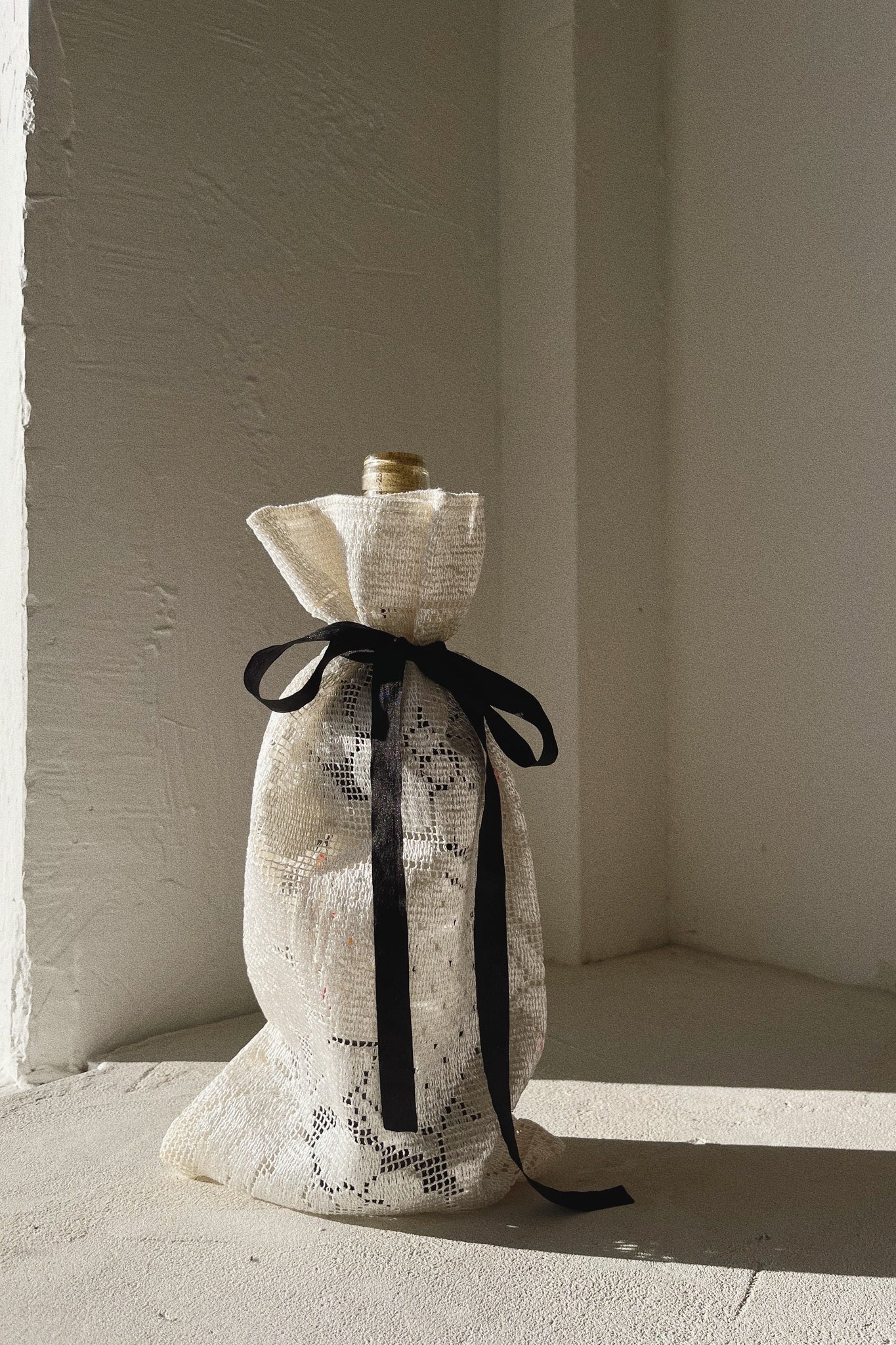 Lace Wine Bag