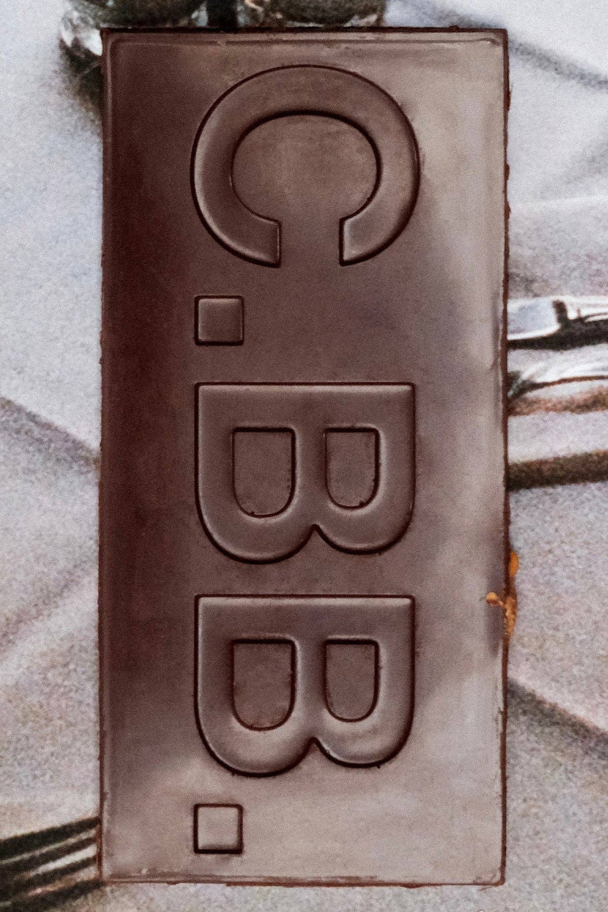 Organic Chocolate Bar | Crunchy Peanuts & Vanilla Creme