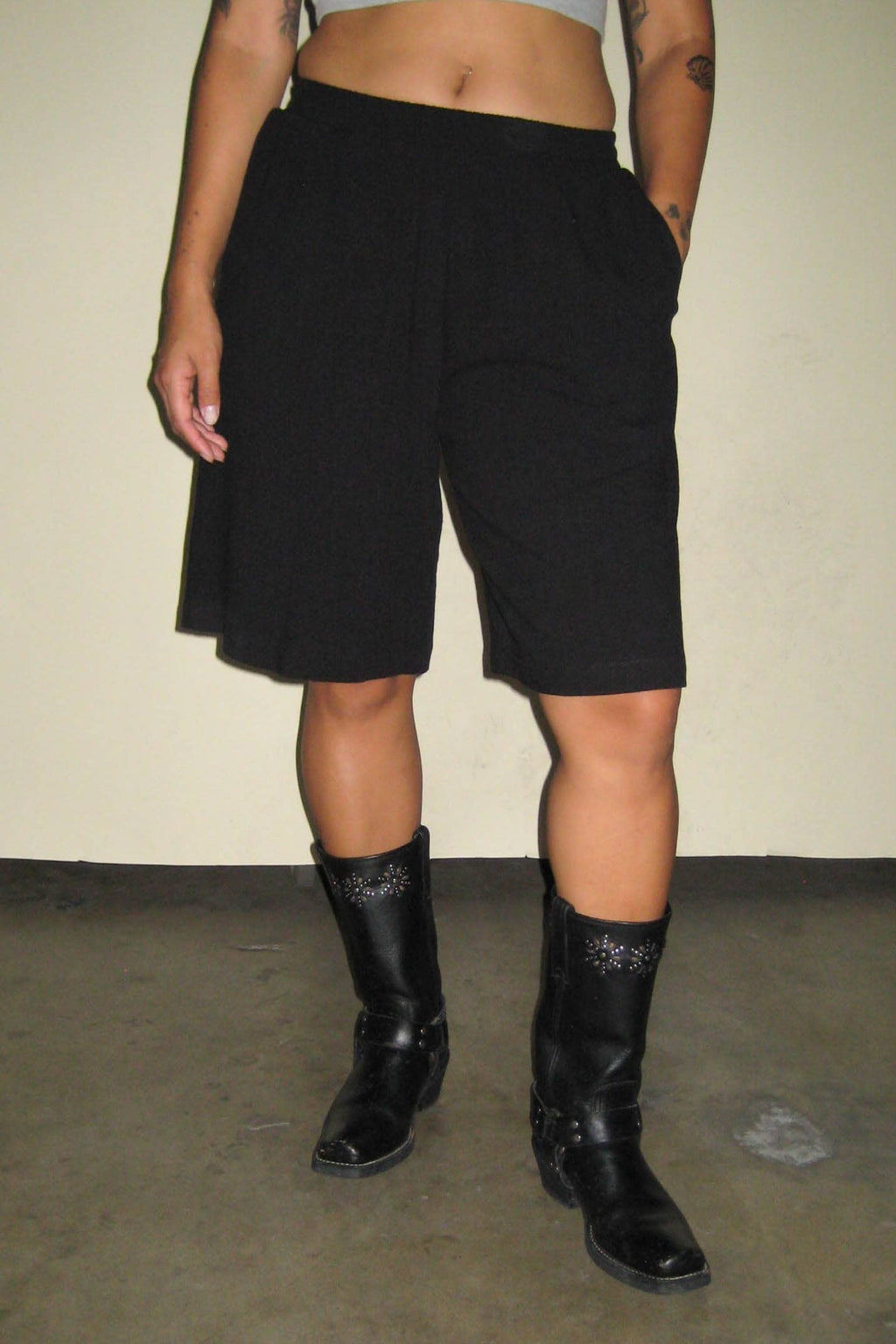Harper Linen Knee Shorts | Black